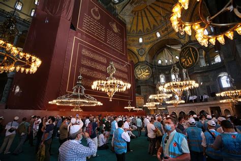 Hundreds Of Thousands Offer First Friday Prayer In Hagia Sophia In Years