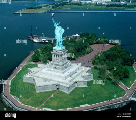 Usa New York State New York Nyc Statue Of Liberty On Star Shaped Plinth