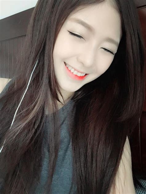 Cô gái xinh như hot girl rap Khuôn mặt đáng thương cực chất