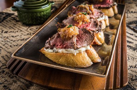 Брускетты со стейком и соусом майо от ПРАЙМБИФ