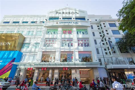 uniqlo viet nam khai truong tai tttm parkson saigon tourist