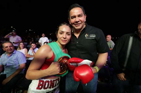 Micky Román y La Bonita Fernández salen victoriosos en noche de box