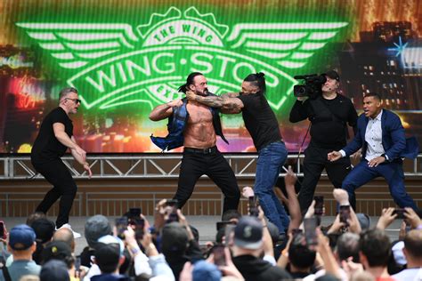Drew McIntyre Beats Damian Priest in Sin City Street Fight at WWE