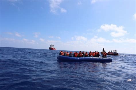 Puglia Porto Di Bari In Arrivo Oggi La Ocean Viking Con 86 Migranti