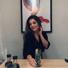 6 Hot Sexy Camila Xavier Bikini Pics