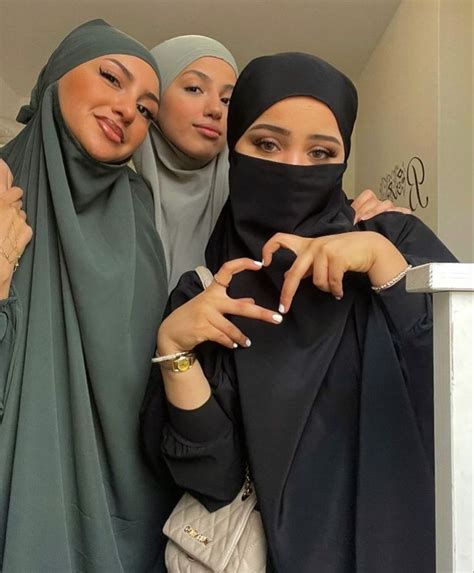 Pin By Ulfah On Hairstyle In 2023 Friend Photoshoot Hijab Fashion