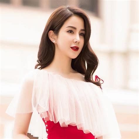 Diệp Lâm Anh khoe vóc dáng gợi cảm với bikini sau hơn tháng sinh con cho chồng thiếu gia