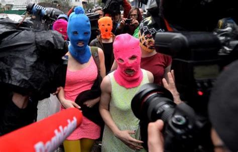 JO deux Pussy Riot brièvement interpellées à Sotchi
