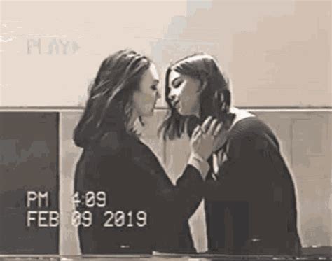 Lesbian Kiss Lesbian Kiss Subway Discover Share GIFs