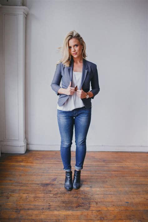 8 Hot Sexy Elanna Pecherle Bikini Pics