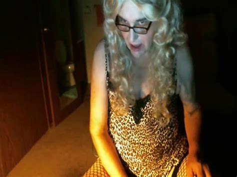 Hot Cross Uses Anal Toy AShemaletube