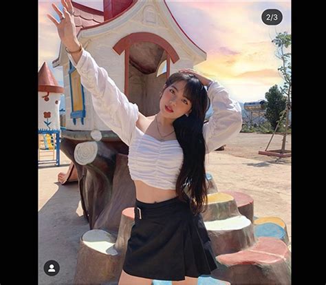 Vũ trụ hot girl thập kỷ mới vừa bước sang tuổi 19 đã diện bikini khoe vòng một vượt 95cm