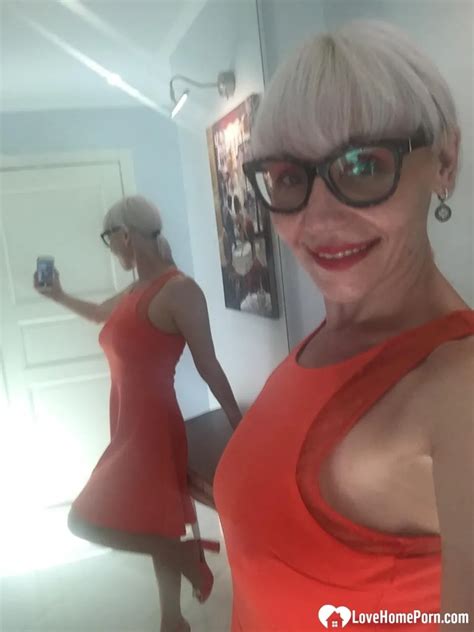 MILF With Sunglasses Reveals Her Hot Figure 18 Pics XHamster