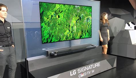 CES 2017, LG presenta il tv che si appiccica alla parete - Wired