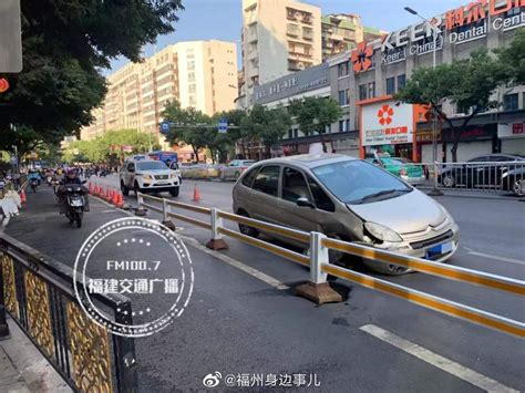 突发！福州杨桥路，女司机猛撞护栏，女骑手应声倒地