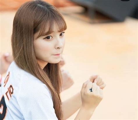 Vẻ đẹp nóng bỏng của các hot girl hoạt náo viên Hàn Quốc thế này thì khán giả nào chả thích tới sân