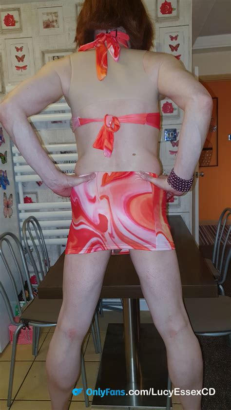 Big Cock Big Tits TGirl Lucy Posing On The Kitchen Table Pics XHamster