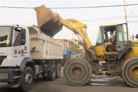 Toneladas De Residuos Recogen Del Complejo De Mercados De Piura