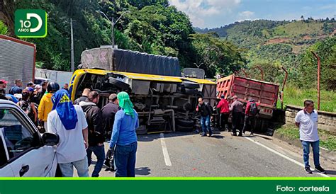 Volqueta Se Qued Sin Frenos En La Autopista Medell N Bogot Deja Al