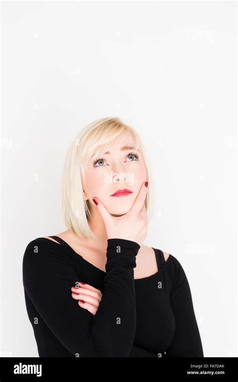 Entscheidungsfindung Schwierige Entscheidungen Ein Junge Schlanke Blonde Blonde Behaarte Frau