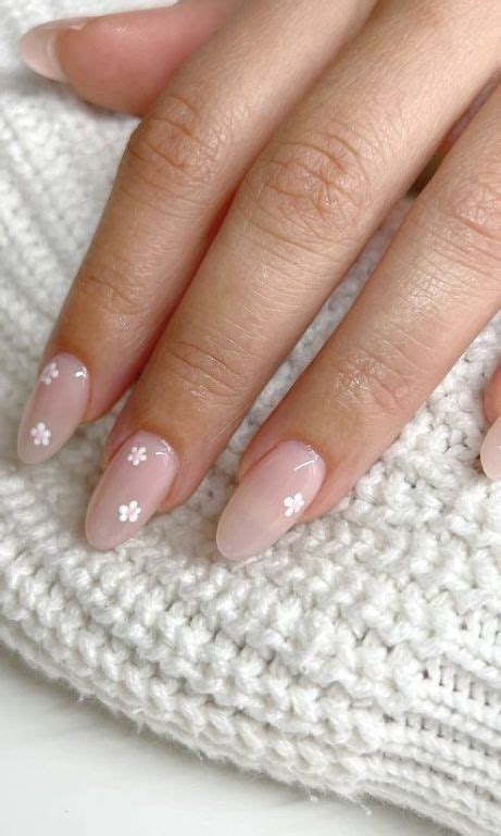 Mini Floral Nude Nail Inspo Nagelideeën Nagels Nagelmanicure