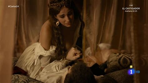 Naked Ariana Martínez in Carlos Rey Emperador