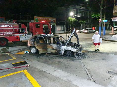 Carro Pega Fogo Em Posto De Gasolina Na Tijuca Portal Grande Tijuca