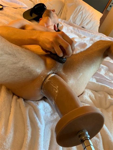 Maverick Men Gigantic Dildo Fuck Machine And Fisting