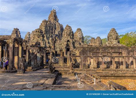 Templo Bayon En Angkor Camboya Imagen De Archivo Imagen De Turismo