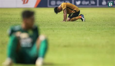 Foto Gol Tunggal Wahyu Subo Seto Ke Gawang Persebaya Bawa Bhayangkara