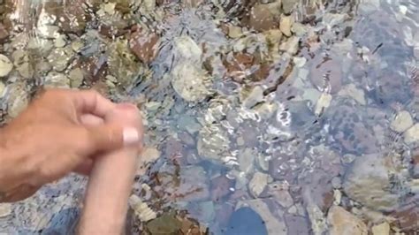 在旷野中赤身裸体 Pornhub Gay