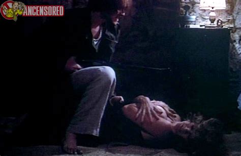 Naked Denise Filiatrault In Ultimatum Alla Polizia