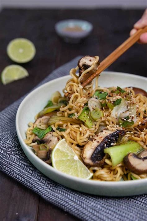 Vegane Gebratene Nudeln Mit Pak Choi Pilzen Einfach 15 Min Rezept