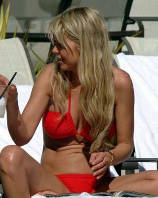 Tara Reid In Red Bikini And Nipple Slip Paparazzi Pictures Porn Pictures Xxx Photos Sex Images
