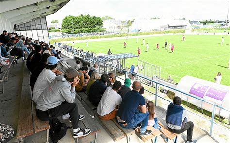 A Chauffe Dans Les Tribunes Des Stades De Foot Amateur En Bretagne Foot Amateur Bretagne
