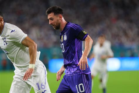 Con un gol de Lautaro Martínez y dos de Lionel Messi, Argentina venció