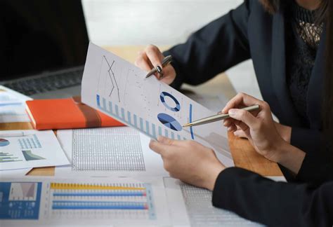 How does your lease link to your service charge accounts? - Flat Living