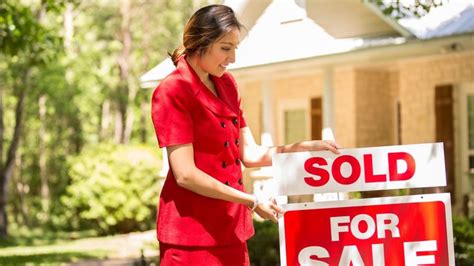 Real Estate Agent Broker Realtor Whats The Difference Amber