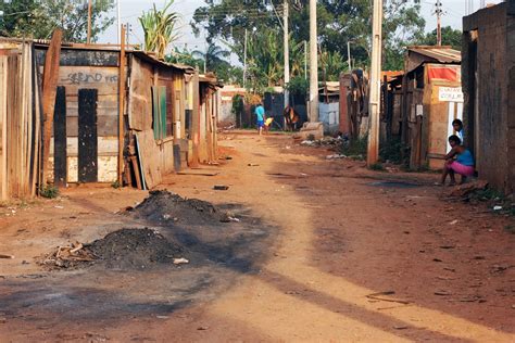 Pobreza extrema no Brasil é maior em janeiro do que no começo da década