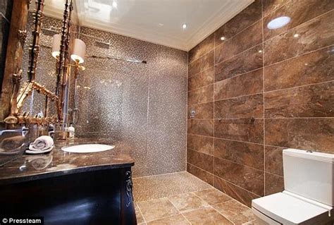 Lingerie Tycoon Michelle Mone Sells Her Lavish Scottish Townhouse For 1m Daily Mail Online