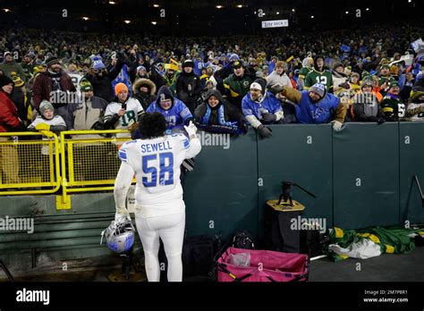 detroit lions offensive tackle penei sewell    nfl football