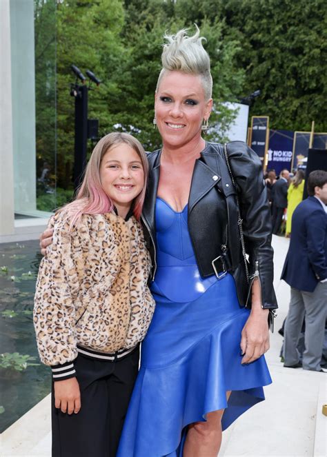 Pink Shared A Cool New Photo Of Daughter Willows Dramatic Hair Transformation And Now Were