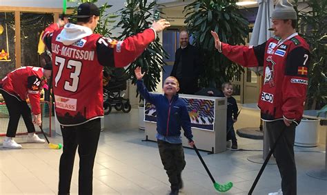 Redhawks Sprider Gl Dje Hos Barnen P Sjukhusen