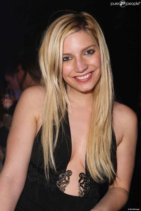 Naked Nadège Lacroix Added 07 19 2016 by benh