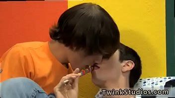 Gay chico pequeño dick Porno athan stratus está aburrido con su sexual XVIDEOS