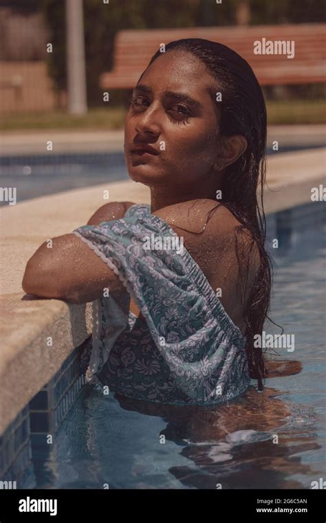 Freibad bikini Fotos und Bildmaterial in hoher Auflösung Alamy