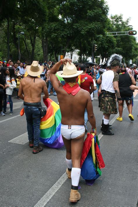 Hombres y algunos chacales mexicanos DF MARCHA GAY Ciudad de México 2019