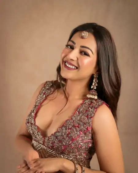 Anikha Surendran Hot Pics And Photo In Saree And Lehnga