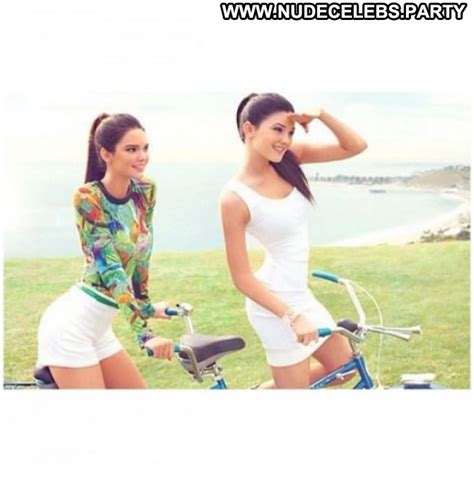 Kendall Jenner Celebrity Beautiful Babe Posing Hot Paparazzi