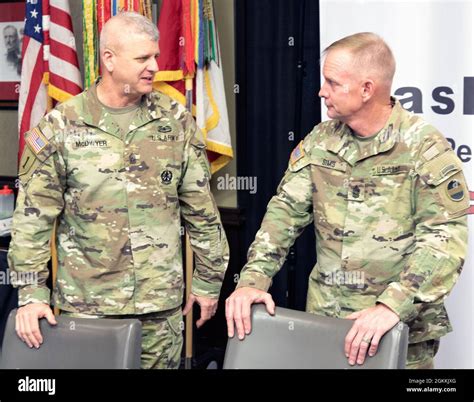 First Army S Senior Enlisted Soldier Command Sgt Maj John Mcdwyer Left Talks With Forscom